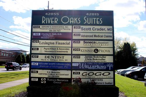 River Oaks Complex Sign